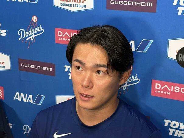 取材に応じる山本